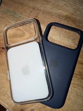 Apple iPhone Cases - White MagSafe & Midnight Blue Silicone
I Phone 17 Pro